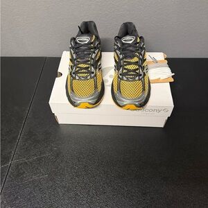 Saucony ProGrid Omni 9 “Black/Gold” Carbon Running Shoes – Men’s Size 9